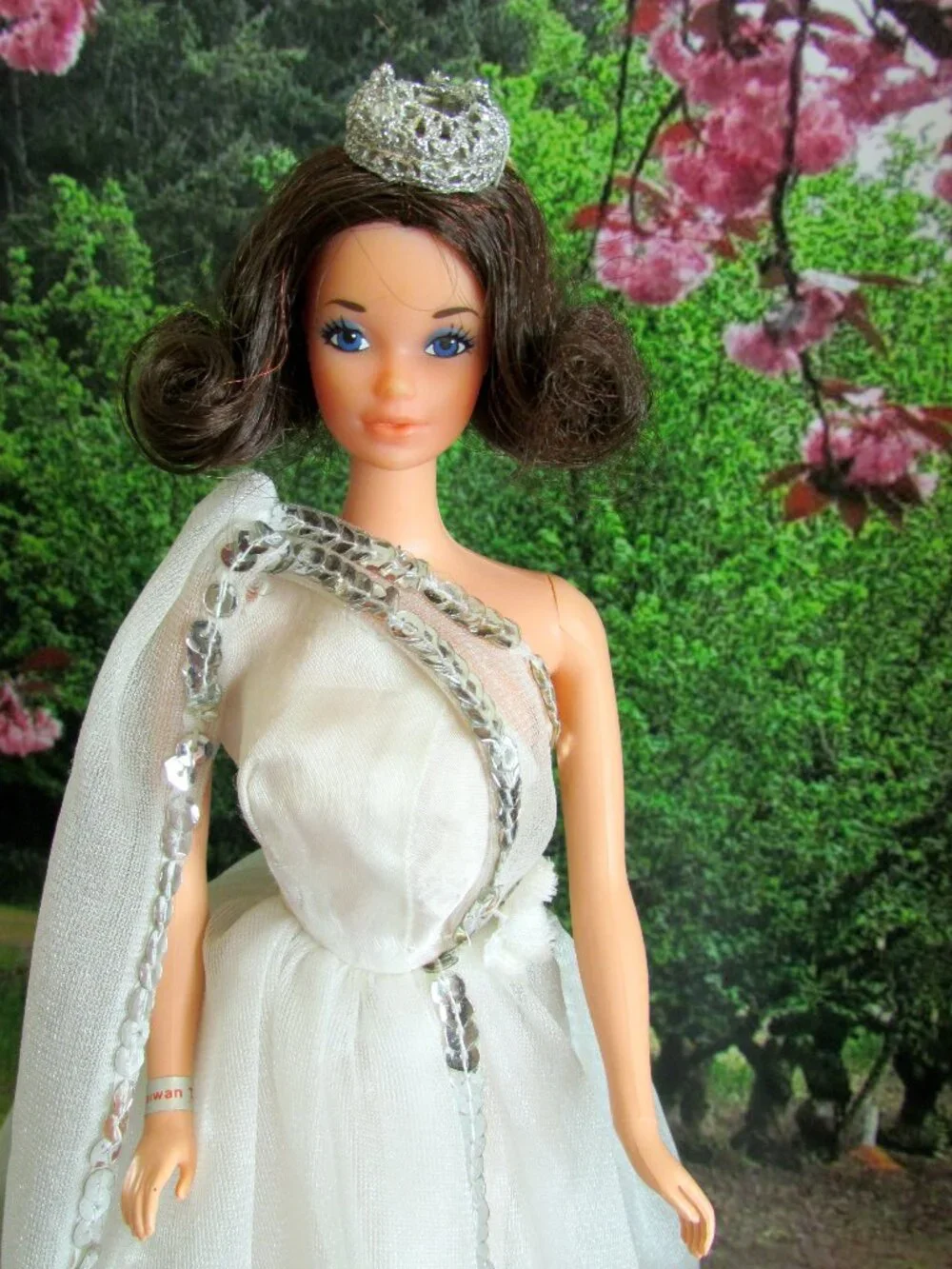 MISS AMERICA BARBIE DOLL, 1972, CROWN on FLIP HAIR-DO, BRIDE & SPOTLIGHT GOWNS